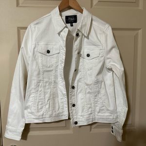 White cotton spandex blend jean jacket. *NWOT*